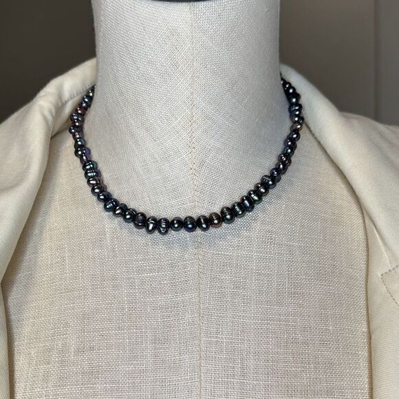 Iridescent Navy Pearl Necklace - Picture 1 of 6